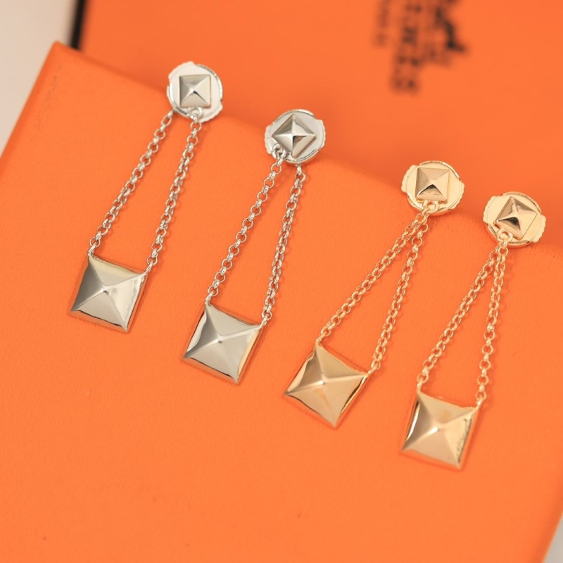 H**me5 earrings